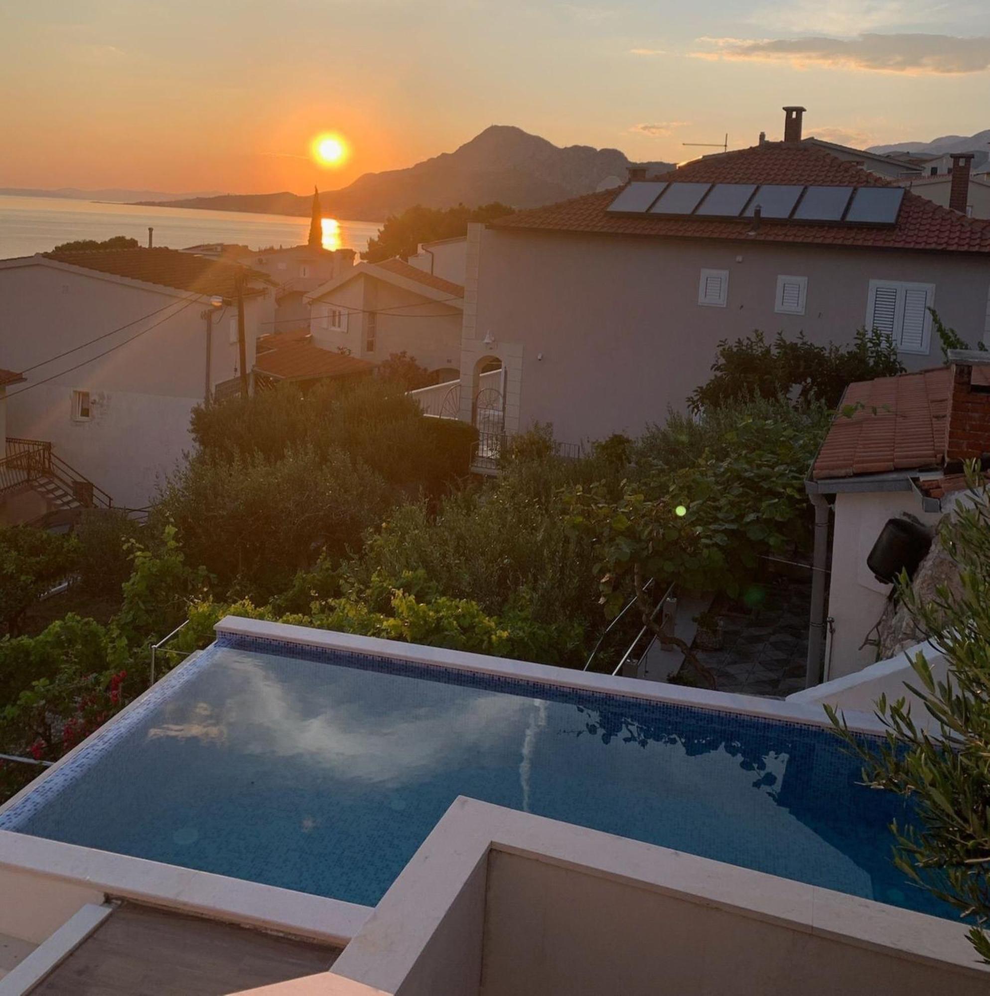 Apartments With Pool Vrdoljak Omiš Szoba fotó