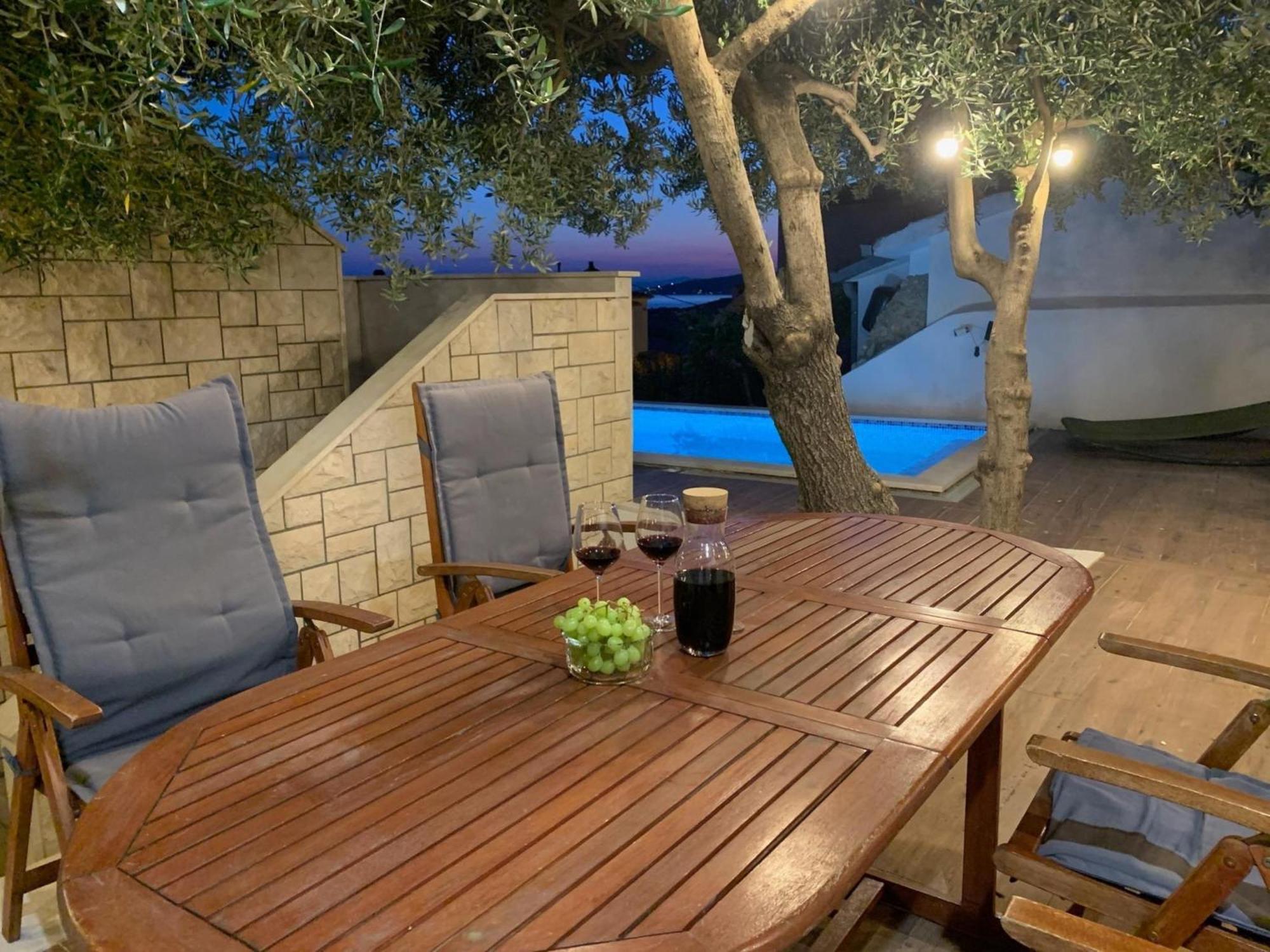 Apartments With Pool Vrdoljak Omiš Szoba fotó