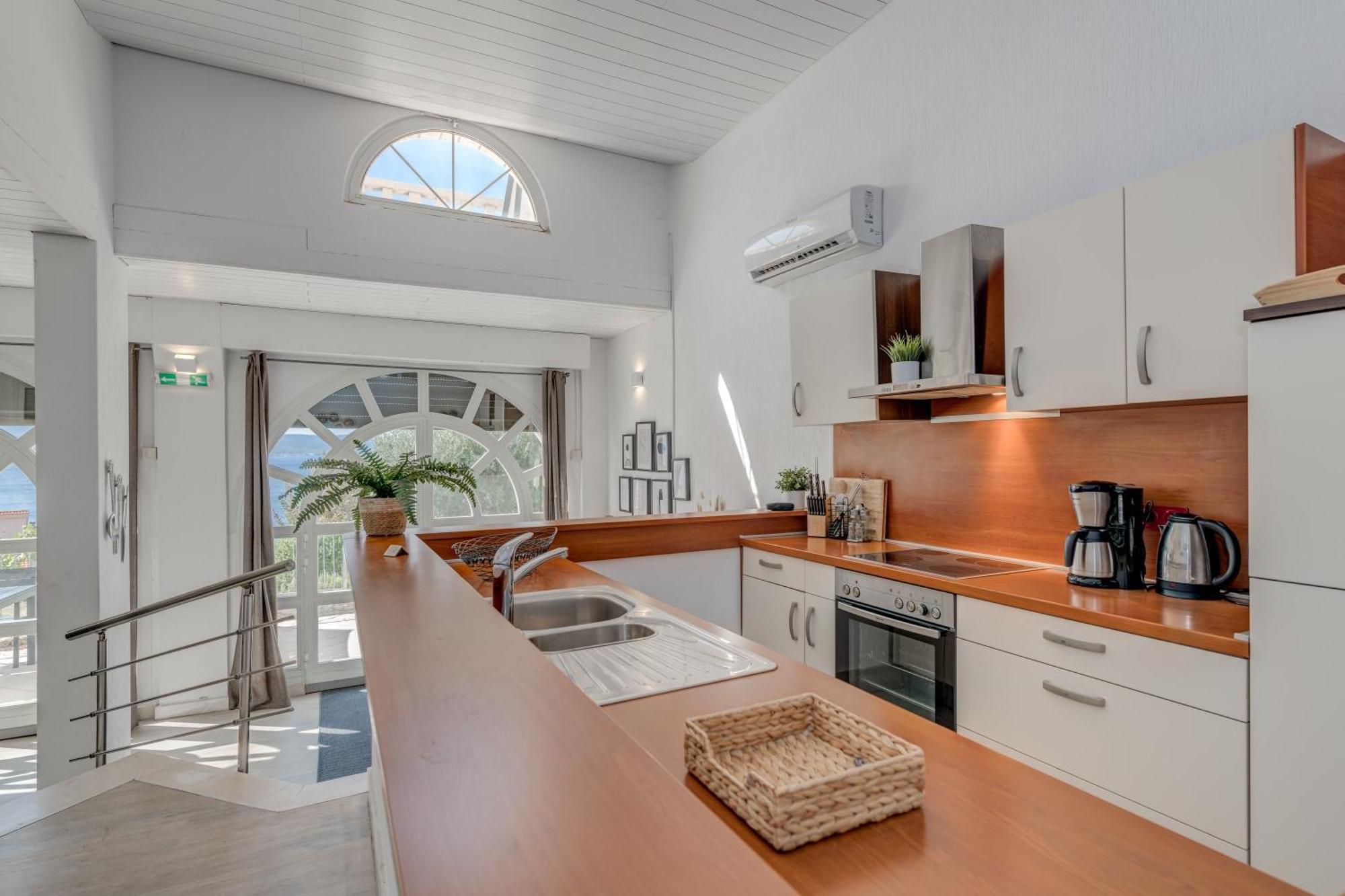 Apartments With Pool Vrdoljak Omiš Szoba fotó