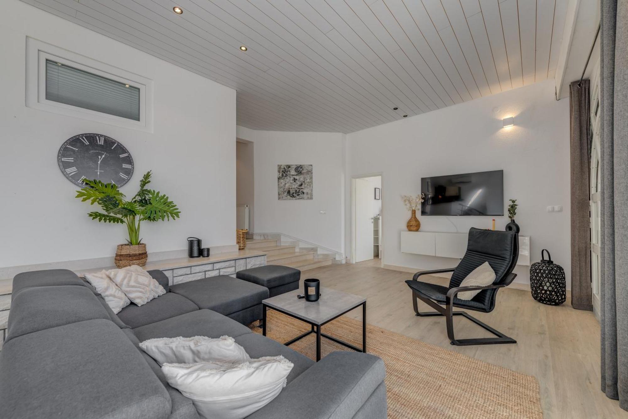 Apartments With Pool Vrdoljak Omiš Szoba fotó