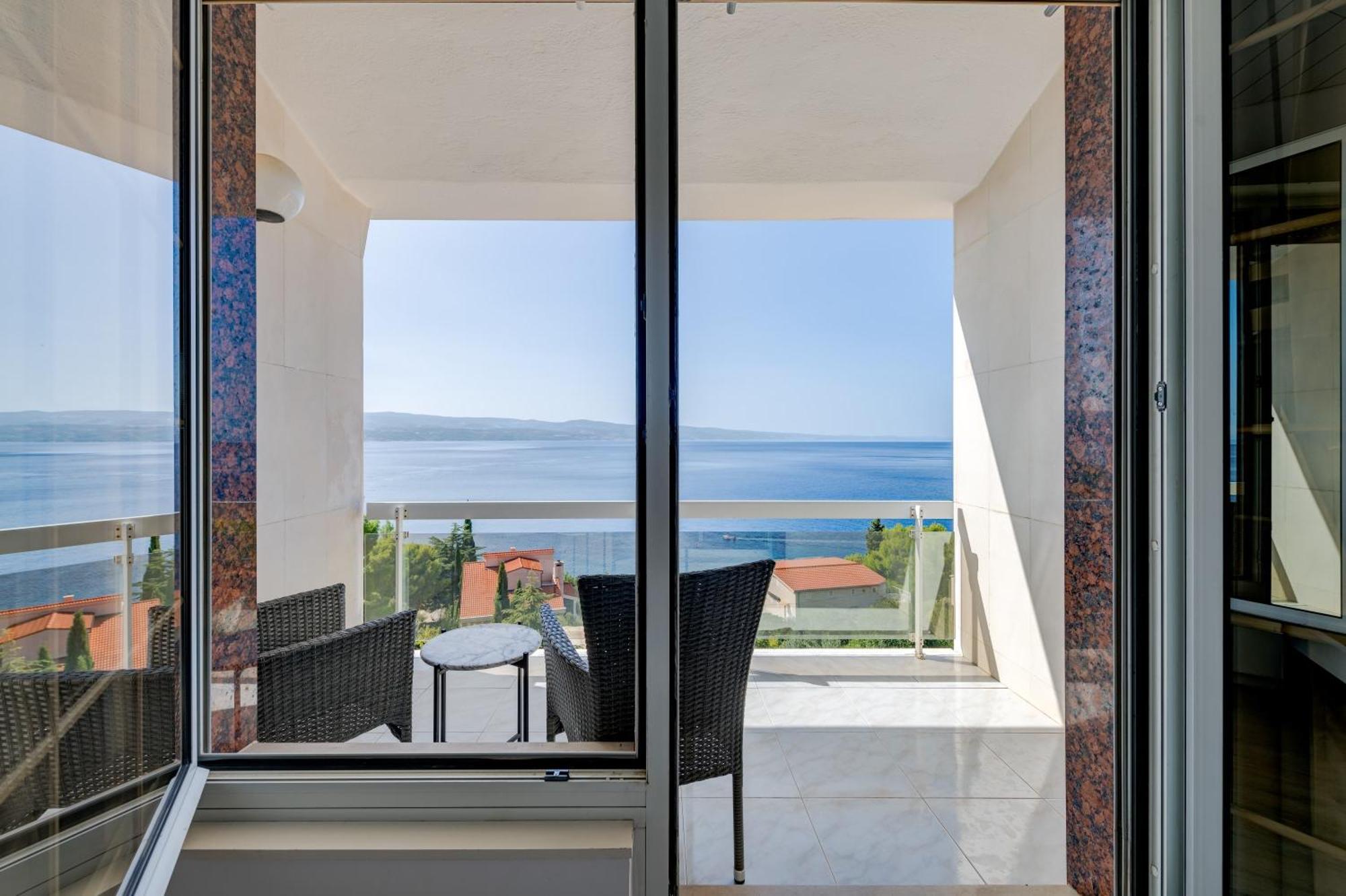 Apartments With Pool Vrdoljak Omiš Szoba fotó